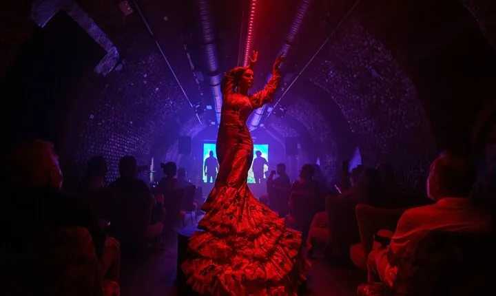 Tablao Flamenco Show La Carmela in Madrid with a Drink