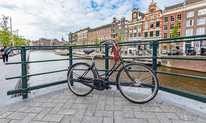 Explore Amsterdam in 90 minutes with a Local