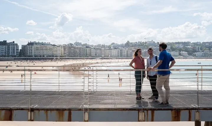 San Sebastian Walking Tour with Pintxo and Drink