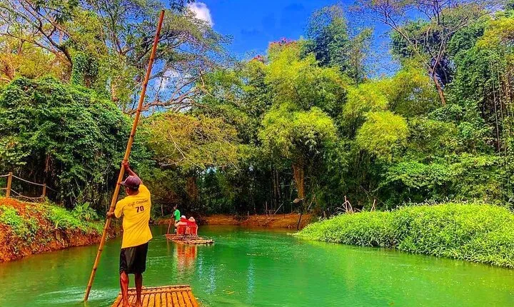 Private Tour in Marthe Brae and Luminous Lagoon with Rafting