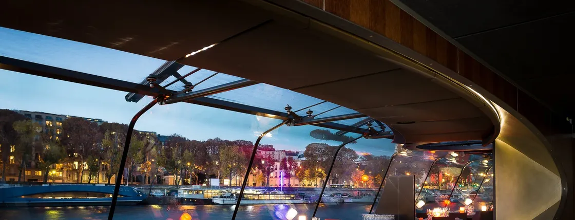 Dinner cruise on the river Seine