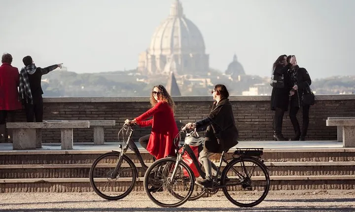 Panoramic Rome Off-the-beaten-track Tour with Cannondale Ebike