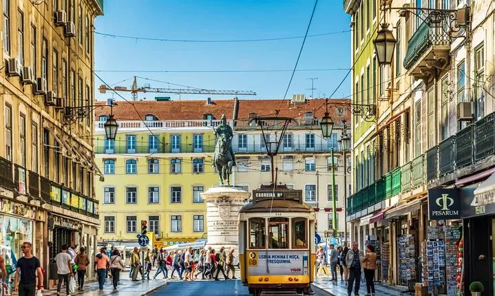 Lisbon Private Driver and Customizable Tour