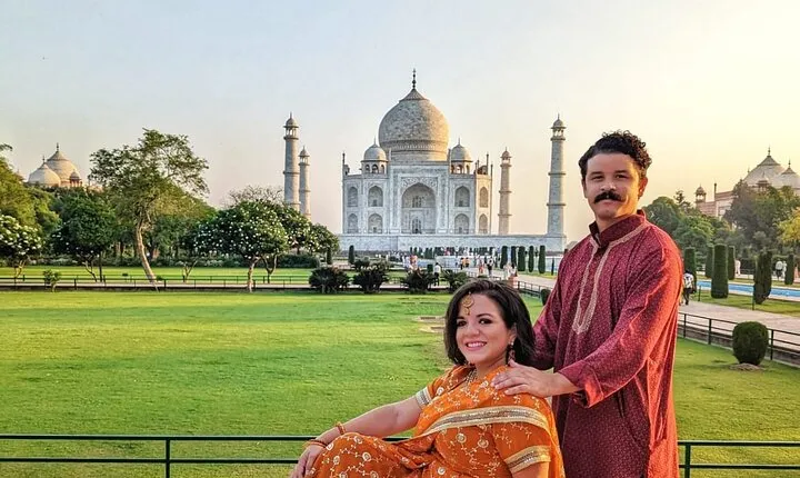 From Delhi: Taj Mahal and Agra tour by Superfast Train