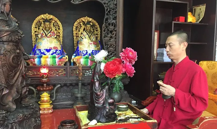3-Hour Private Walking Tour including Monk Blessing Ceremony at Lama Temple