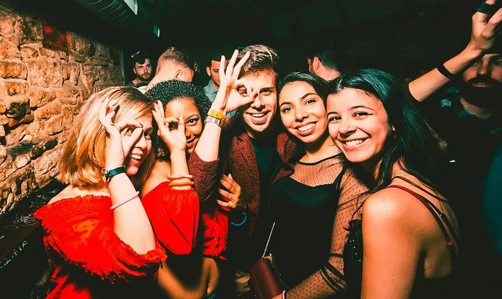 MONDAYS LIKE FRIDAYS - GIRLS 3 FREE DRINKS | Admission Ticket