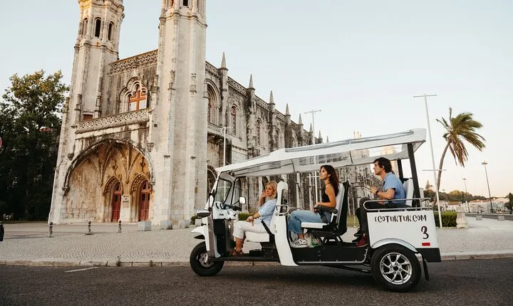 Welcome Tour to Lisbon in Private Eco Tuk Tuk