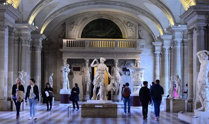 Louvre Late Opening Guided Tiny Group Tour 
