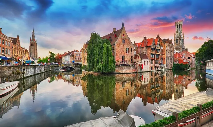 Romantic Bruges: Love Between the Canals Exploration Game