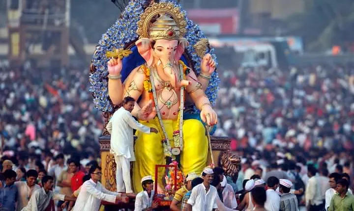 Mumbai Festival Tour in Private Vehicle