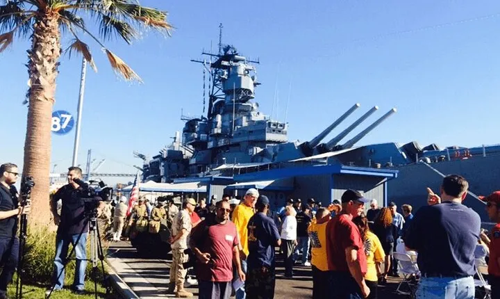 Los Angeles: Iconic Landmarks and Shoreline Village Private Tour