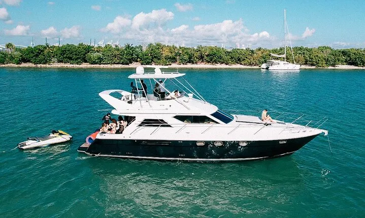 60ft 1 Hour FREE | Miami Yacht Rental | 3 to 6 Hours | 13 People