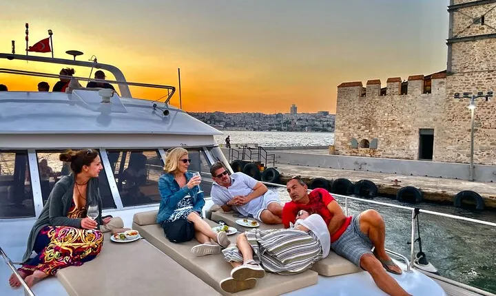 Bosphorus Sunset Yacht Cruise with Snacks and Live Guide
