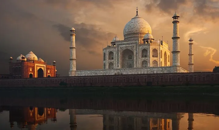 Overnight private trip from Delhi to Agra by car (Taj mahal)