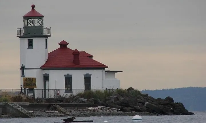 Alki Lighthouse Sea Kayak Tour