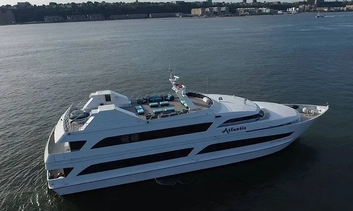 NYC: Atlantis Yacht Luxury New Year's Eve Party Cruise