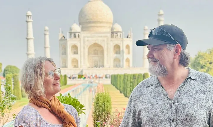 Sunrise Taj Mahal Tour from Delhi by Car with Tickets and Food