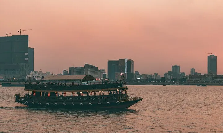 Riverside Walking Tour with Snack, Drinks & Local Ferry Ride