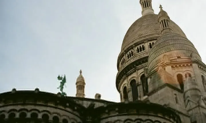Guided Half Day Tour to Montmartre, waffle & Eiffel Summit