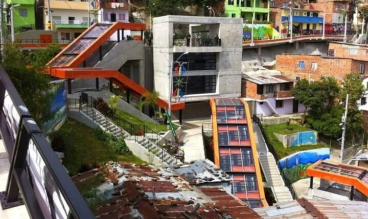 Comuna 13 Graffitour knows the urban art district of Medellín