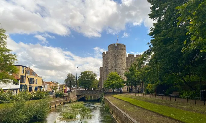 Private Tour to Canterbury, Leeds Castle and The White Cliffs of Dover