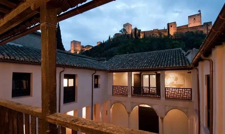 Alhambra & Generalife, Albaicín & Sacromonte Skip-the-Line Private Tour