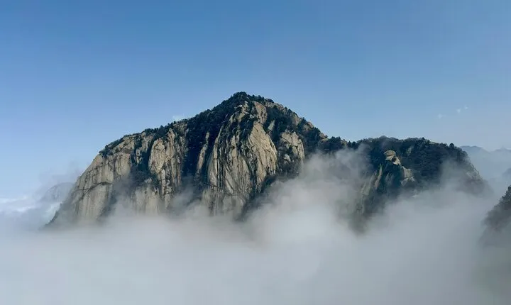 Mount Huashan Full Day Hiking Tour with Cable Cars