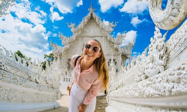 Chiang Rai White Temple Blue Temple and Hill Tribe Village Tour