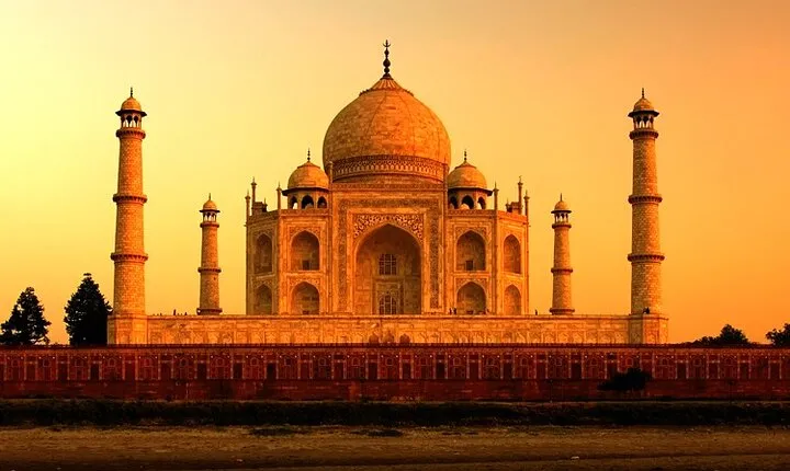 Taj Mahal Sunrise - Agra Fort & Lord Shiva Temple from Delhi
