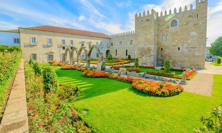 Braga’s Timeless Treasures: A Cultural Walking Tour