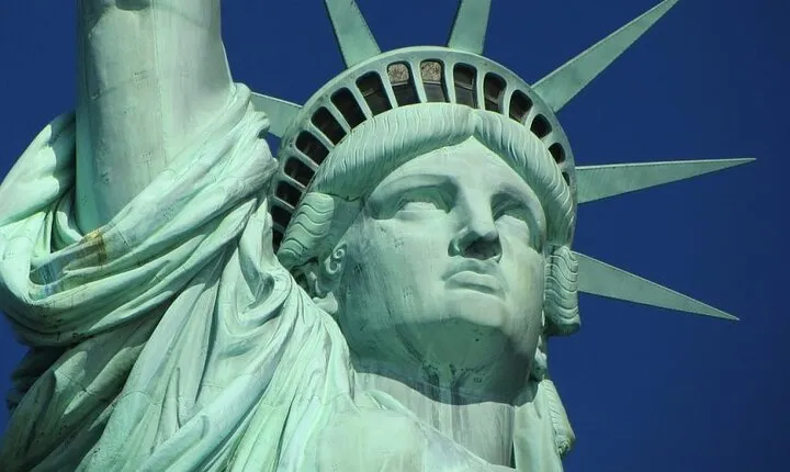 Visit The Statue of Liberty and Manhattan Walking Tour