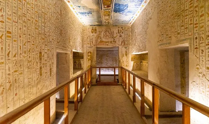 Day Tour Valley Of the kings ,Hatshepsut Temple ,Memnon