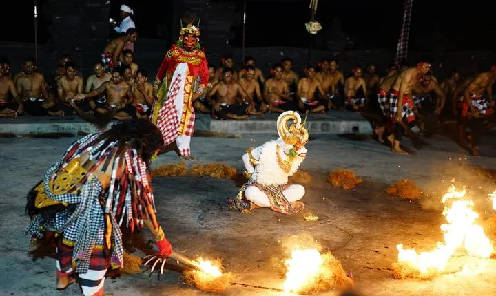 Uluwatu Sunset, Kecak Dance, and Seafood Dinner Jimbaran Beach