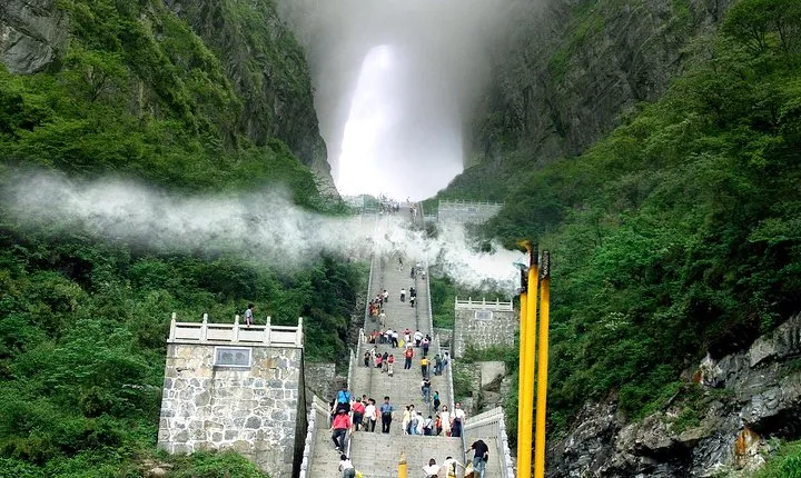 Private Day Tour of Tianmen Mountain with Skywalk