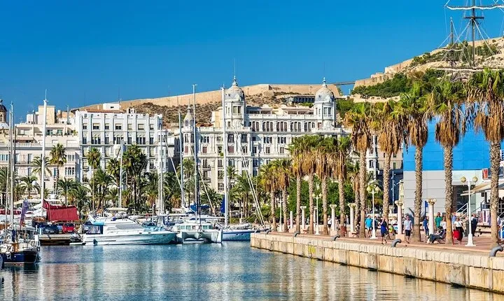 Private Guided Walking Tour of Alicante