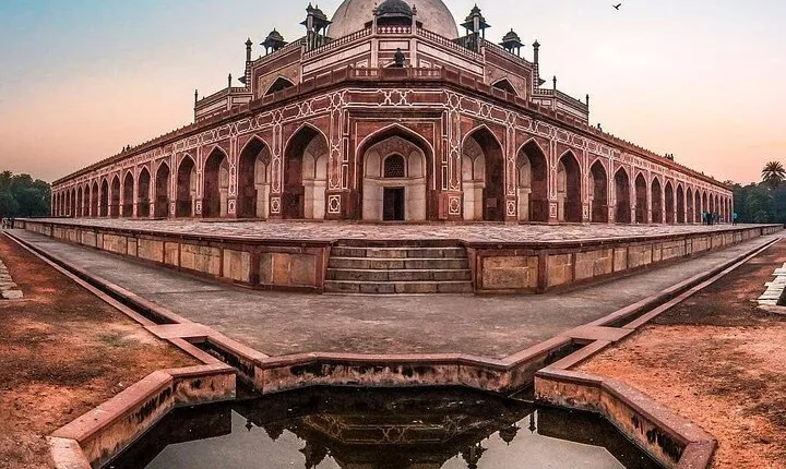 Private New and Old Delhi Guided Tour