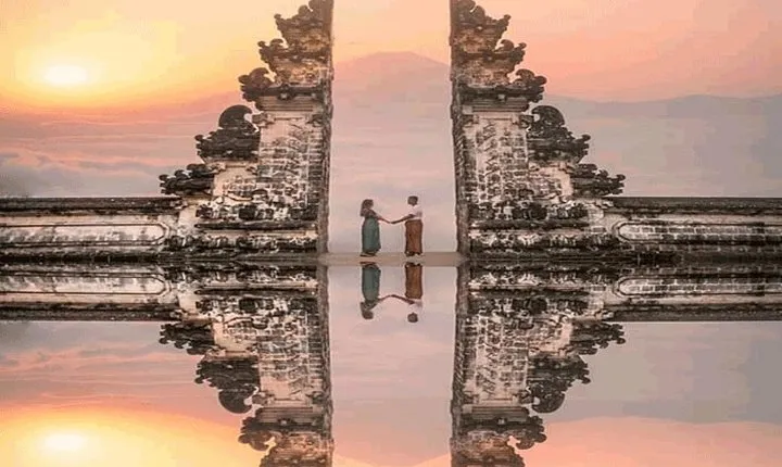 Bali Instagram Tour and Sunrise at gate of heaven