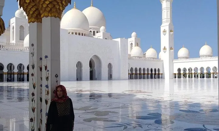 Private 10 hours tour : Dubai and Abu Dhabi highlights with professional Driver