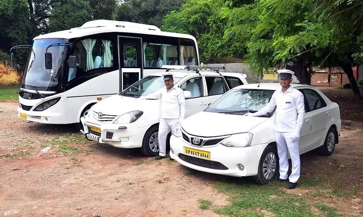 Private Transfer: Delhi Airport to Delhi Hotel