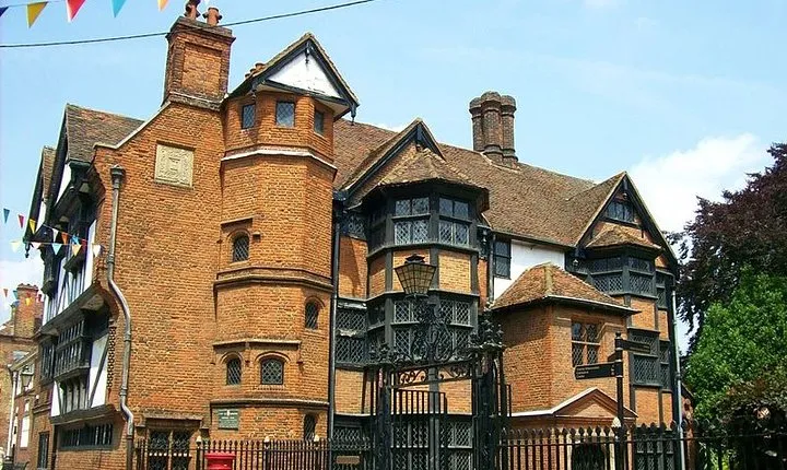 Charles Dickens Full-Day Private Tour in Rochester