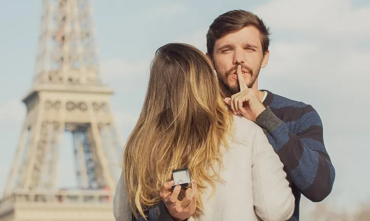 Private Proposal Photoshoot in Paris