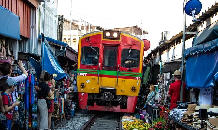 Private tour : Railway & Floating Market and the Bridge over river Kwae