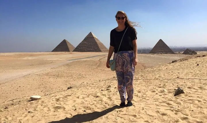 8-hours private layover Giza pyramid and Cairo museum Tour