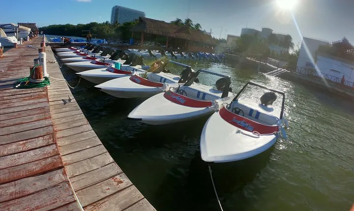 Breathtaking experience driving a speedboat in Cancun with Snorkeling included