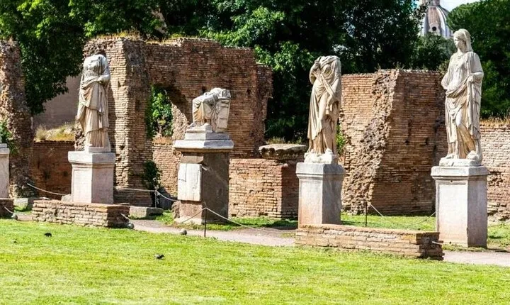 Colosseum & Ancient Rome Private: Women History Guided Tour