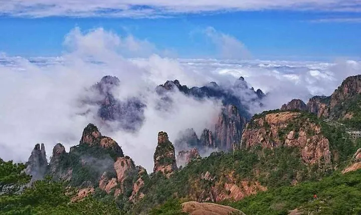 2-Day Private Trip to Huangshan Mountain and Tangmo Ancient Town from Beijing