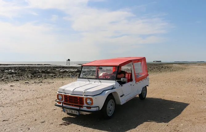 retro road trip/ Méhari, 2CV & Burton in Rochefort, La Rochelle