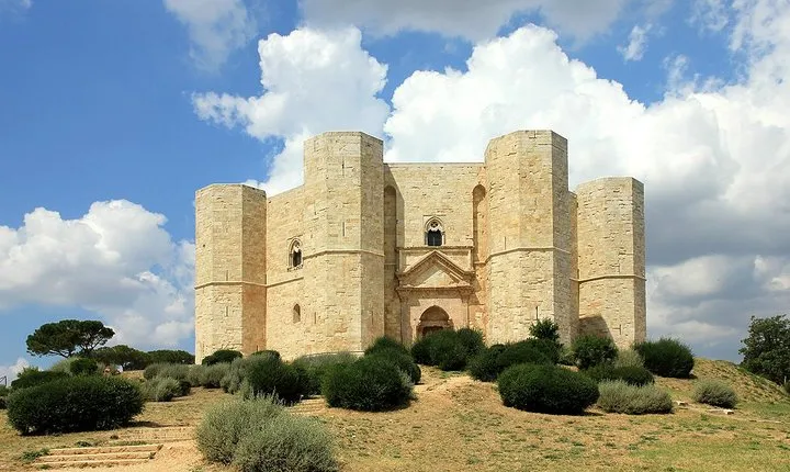 Trani, Wine Tasting, and Castel Del Monte tour from Bari or Ostuni