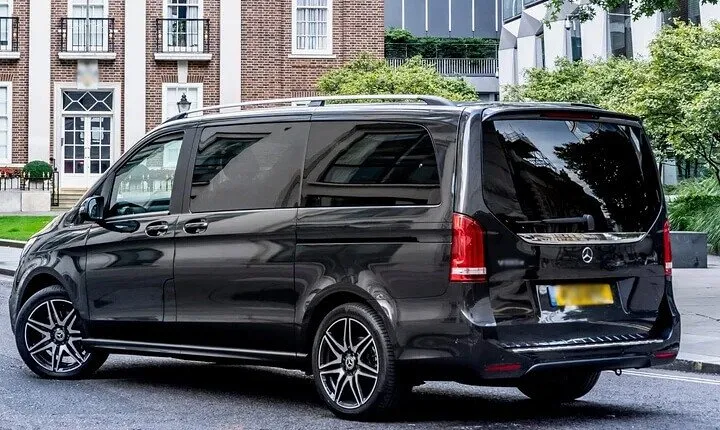 Round-Trip Private Transfer Paris CDG or ORY to Rouen City by Van