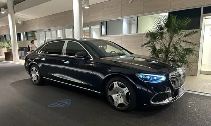 Private airport transfer Mercedes S 580 Maybach 4 matic